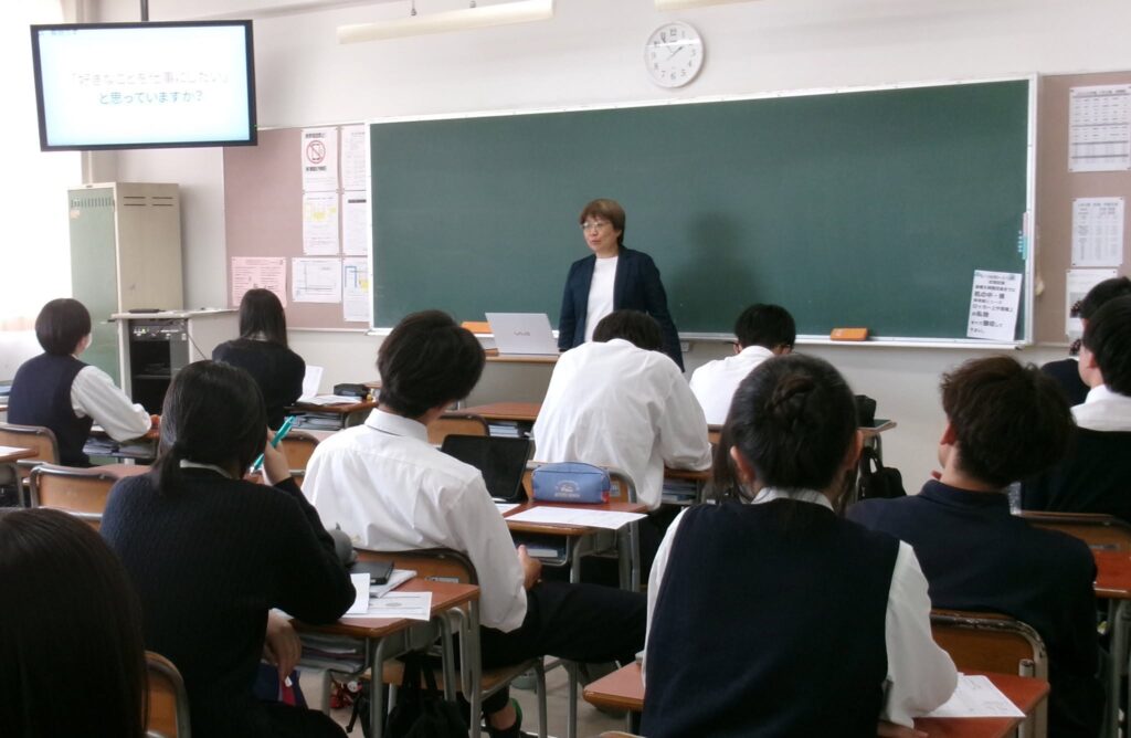 高校生向け社会人講座「私が考える仕事」新開潤子