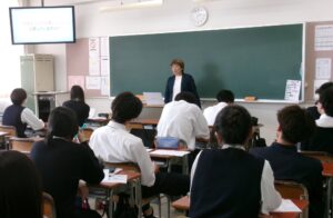 高校生向け社会人講座「私が考える仕事」新開潤子